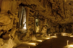 Kango - Tropfsteinhöhle